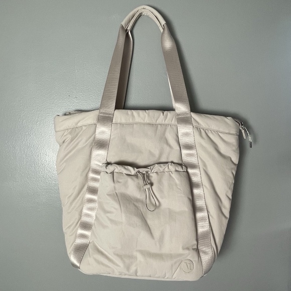 Vuori All Around Tote Ecru Cream White Weekender Bag Work Trips Lightweight - Picture 1 of 16